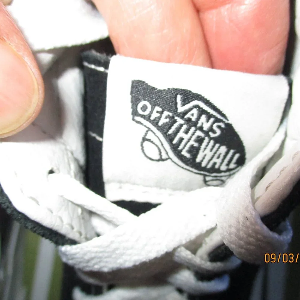 Vans Off the Wall High-Top Sneakers - Picture 15 of 16